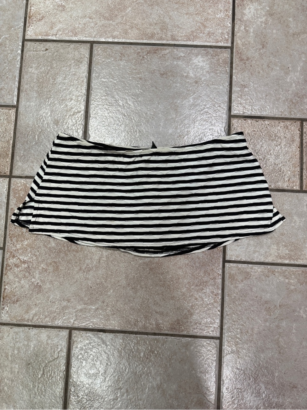 Kenneth Cole Reaction- Women’s Black and White Striped swim suit bottom. M